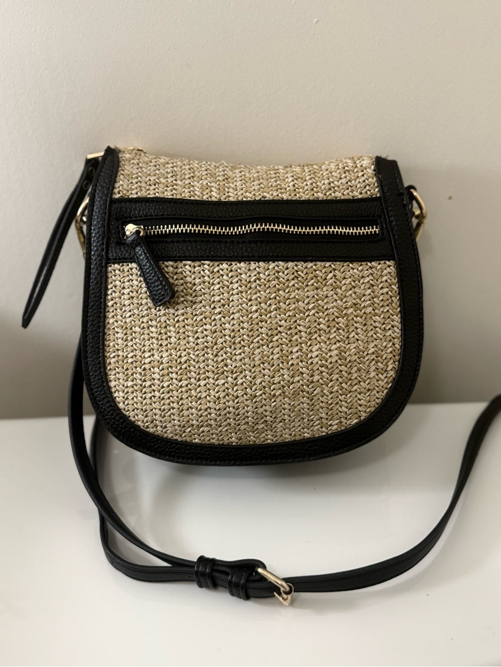 Crown Vintage Beige Black Woven Crossbody Bag Zipper Accent Outer Pockets